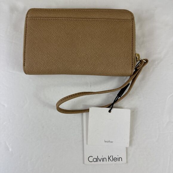 New CALVIN KLEIN Beige/Camel Leather Top Zip Wristlet Wallet Retail $78 NWT - Picture 6 of 8